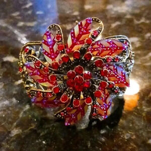 Antique beautiful bracelet..bangle..we bundle..enjoy..